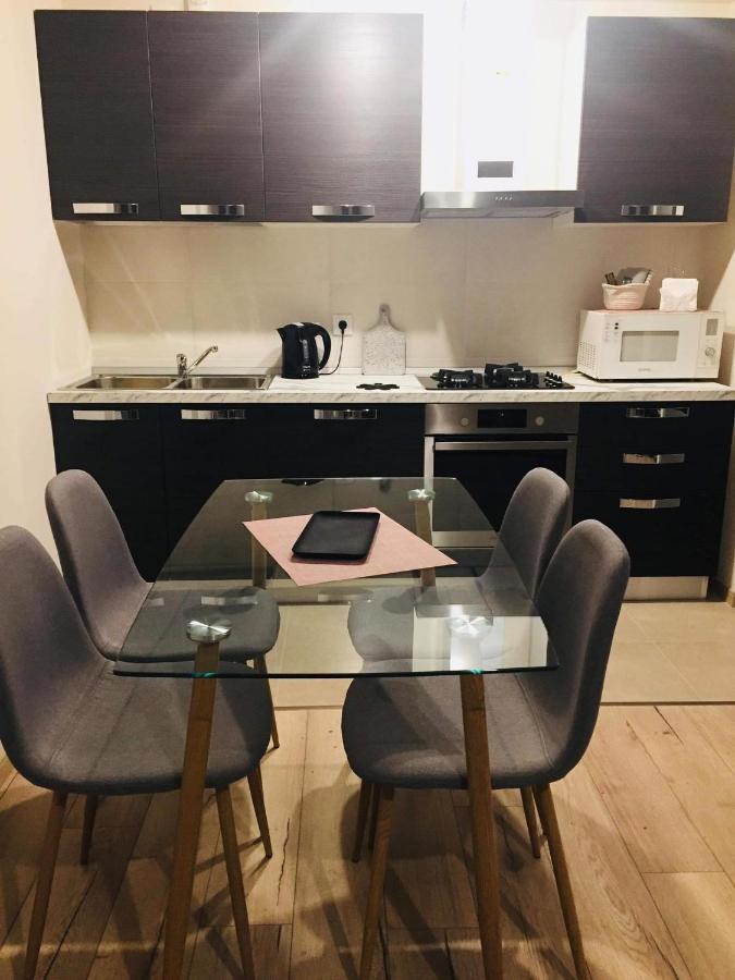 Sol'S M2 White Modern Apartments Тбилиси Экстерьер фото