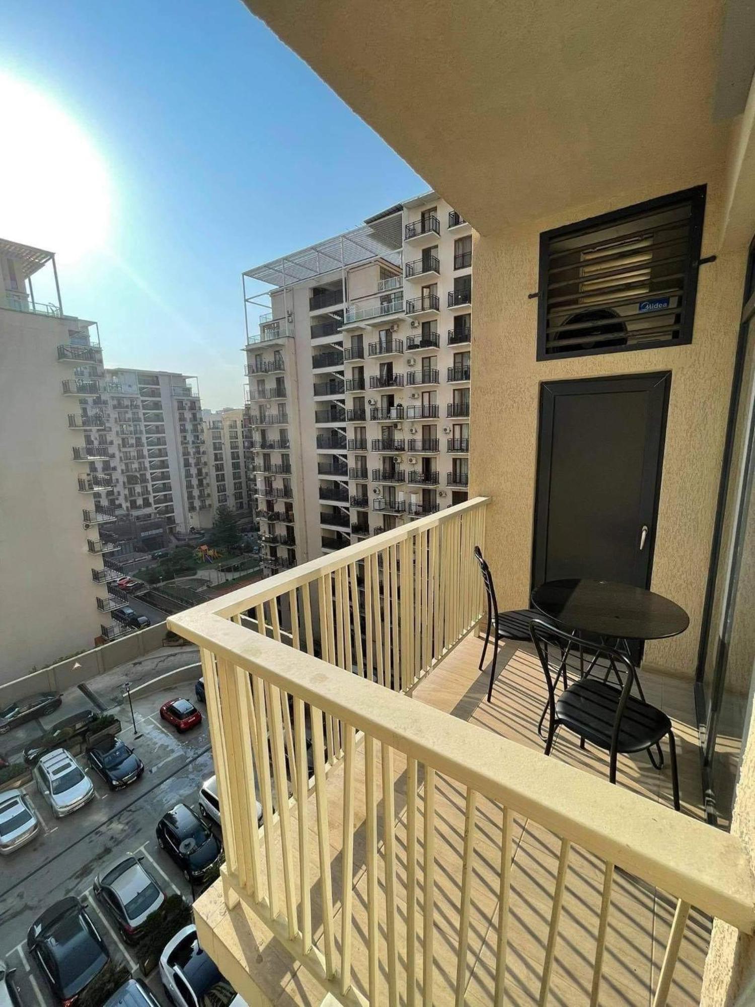 Sol'S M2 White Modern Apartments Тбилиси Экстерьер фото