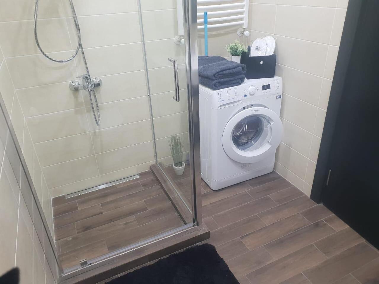 Sol'S M2 White Modern Apartments Тбилиси Экстерьер фото